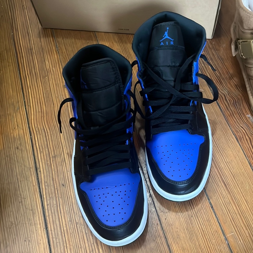 Jordan retro 1 royal blue ….no original box unfortunately